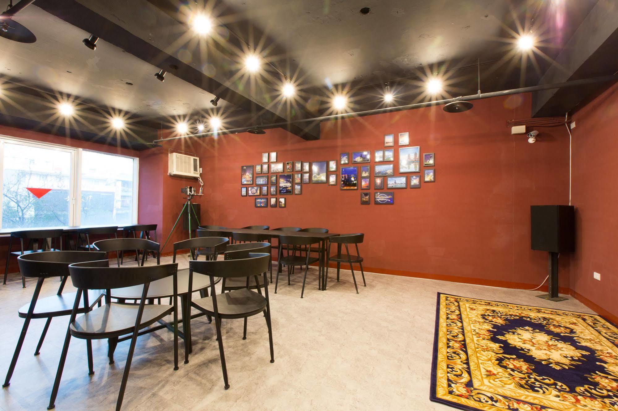 Pathways Hostel Kaohsiung Extérieur photo